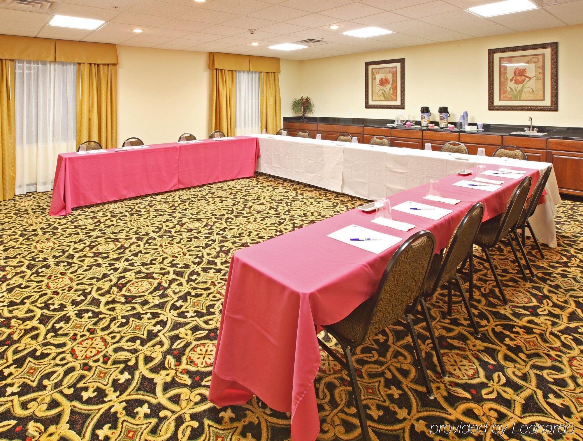 Holiday Inn Express Hotel & Suites Clarksville Facilități foto